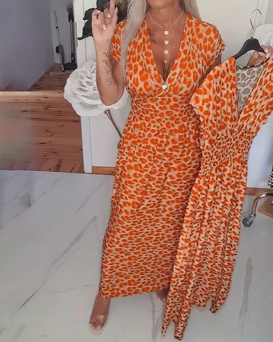 Lato Sopot | Elegancka sukienka z nadrukiem w panterkę i dekoltem w serek